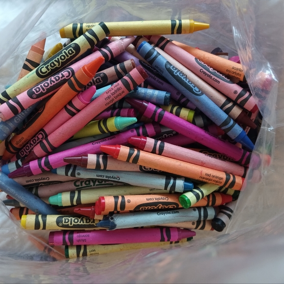 2 Pounds Crayons All Famous brand - Picture 2 of 4
